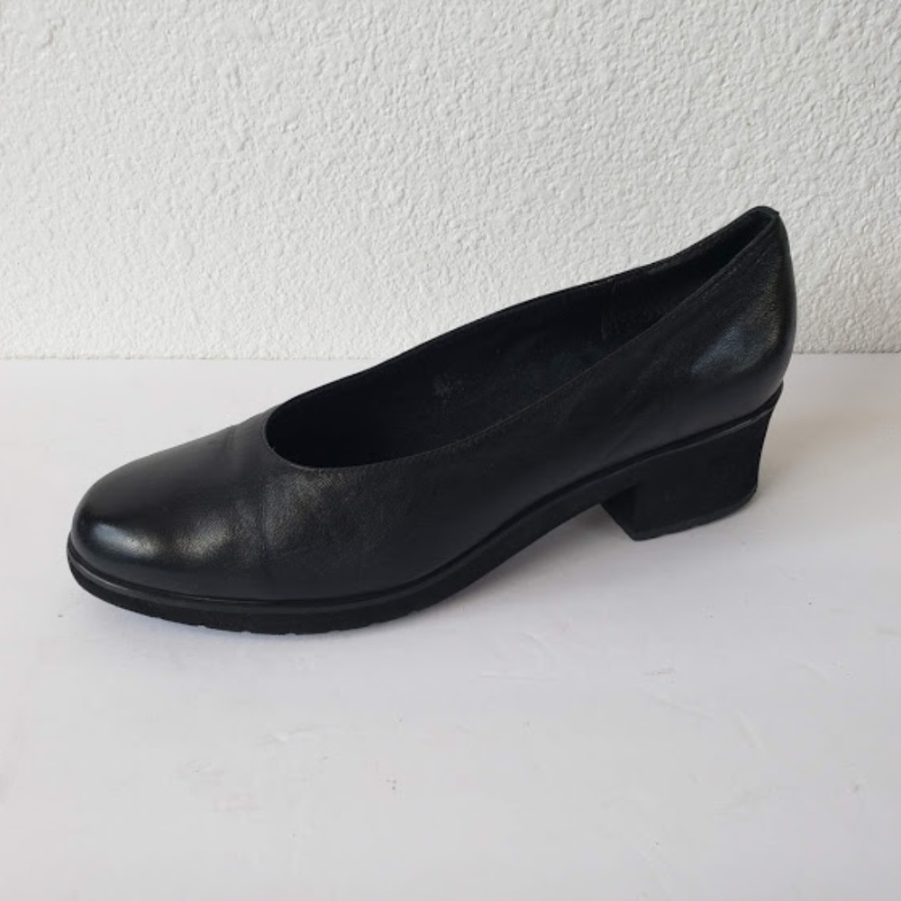 Etienne Aigner  black genuie leather  dress shoes